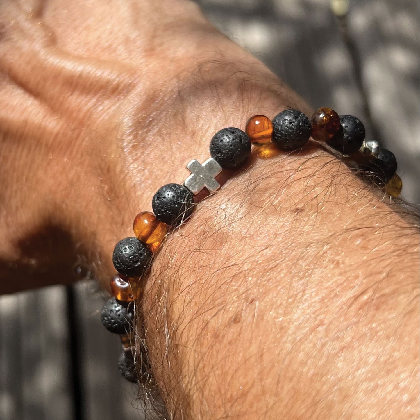 Bracelet en Ambre Cognac | Pierre de Lave | perles 7/8mm | Croix +