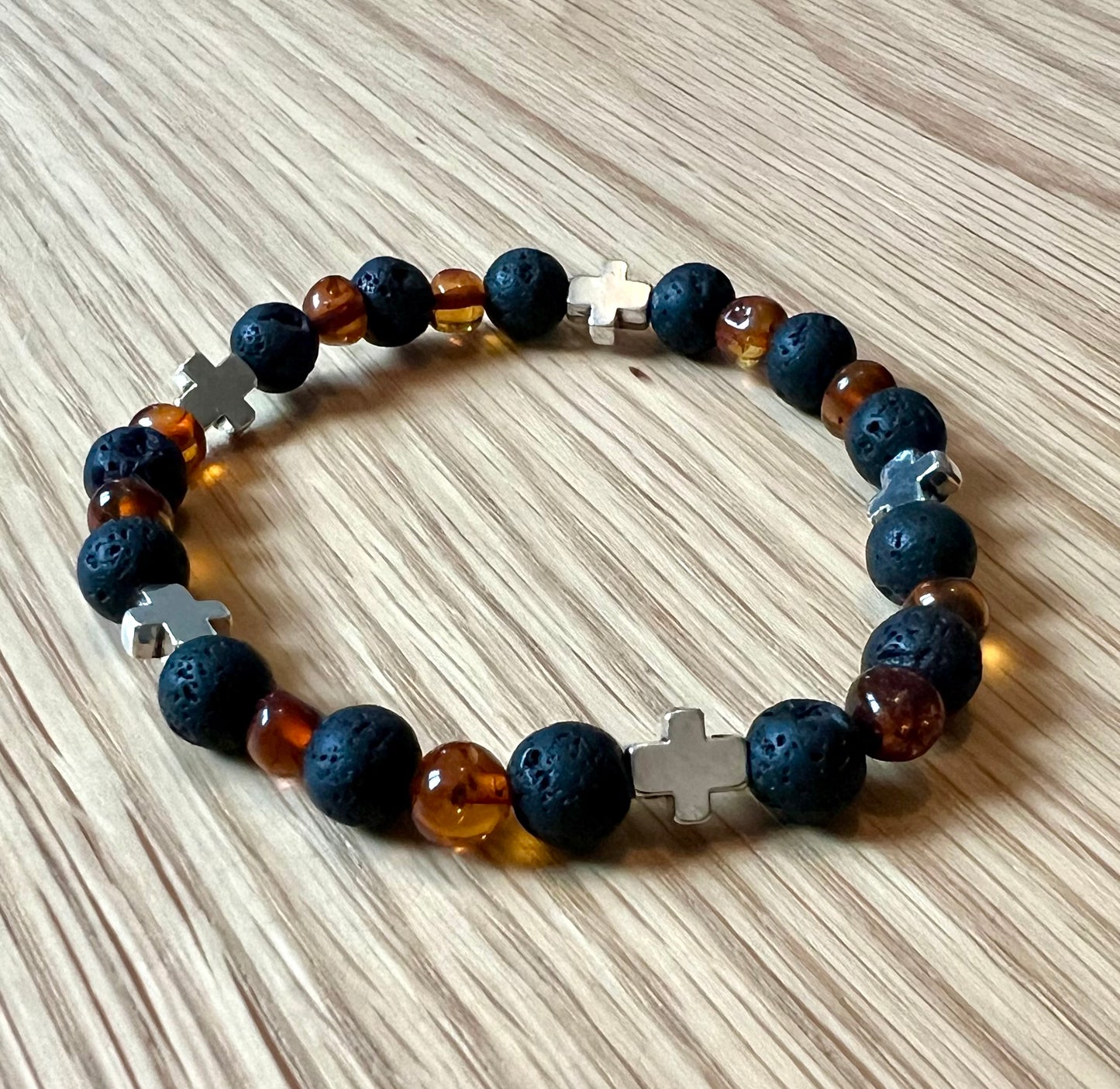 Bracelet en Ambre Cognac | Pierre de Lave | perles 7/8mm | Croix +