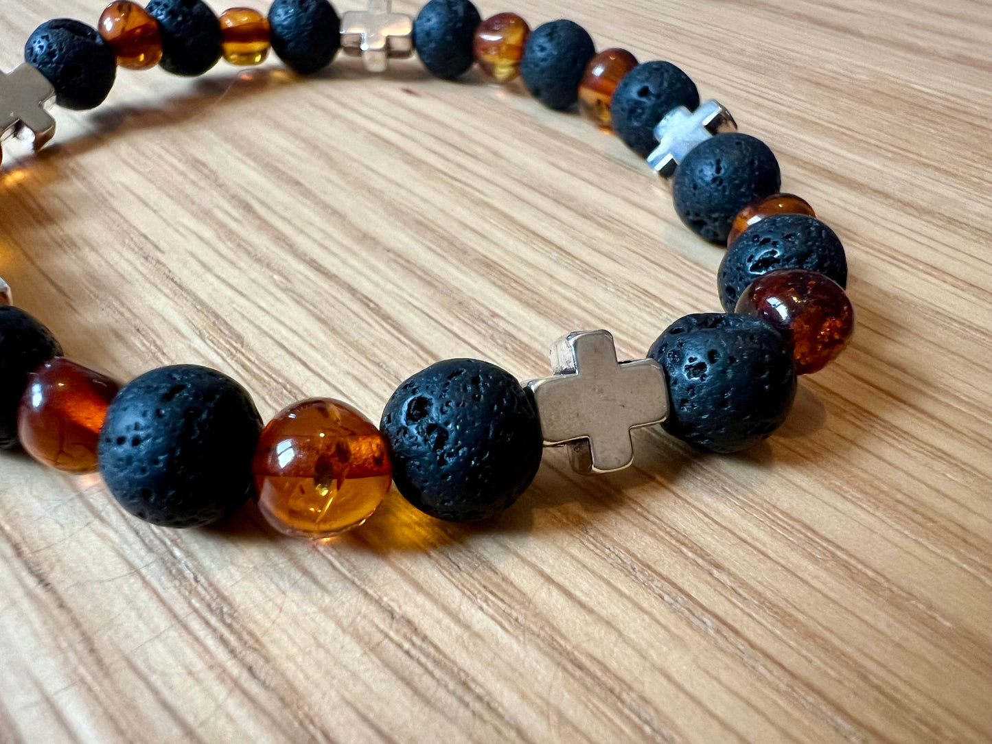 Bracelet en Ambre Cognac | Pierre de Lave | perles 7/8mm | Croix +