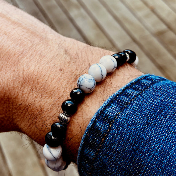 Bracelet Ambre Noir et Pierre blanche marbrée en Howilte | Perles 7/8mm - Ambracelet